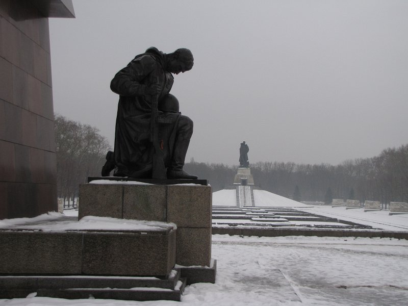 beeld_sowjetisches ehrenmal.jpg